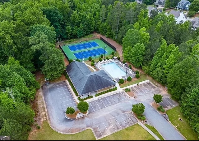 Neighborhood amenities! 