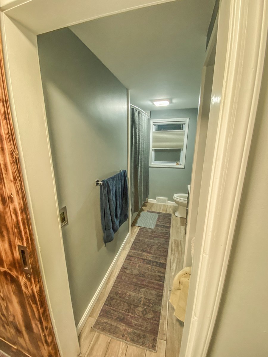  Bathroom with Tub & Shower