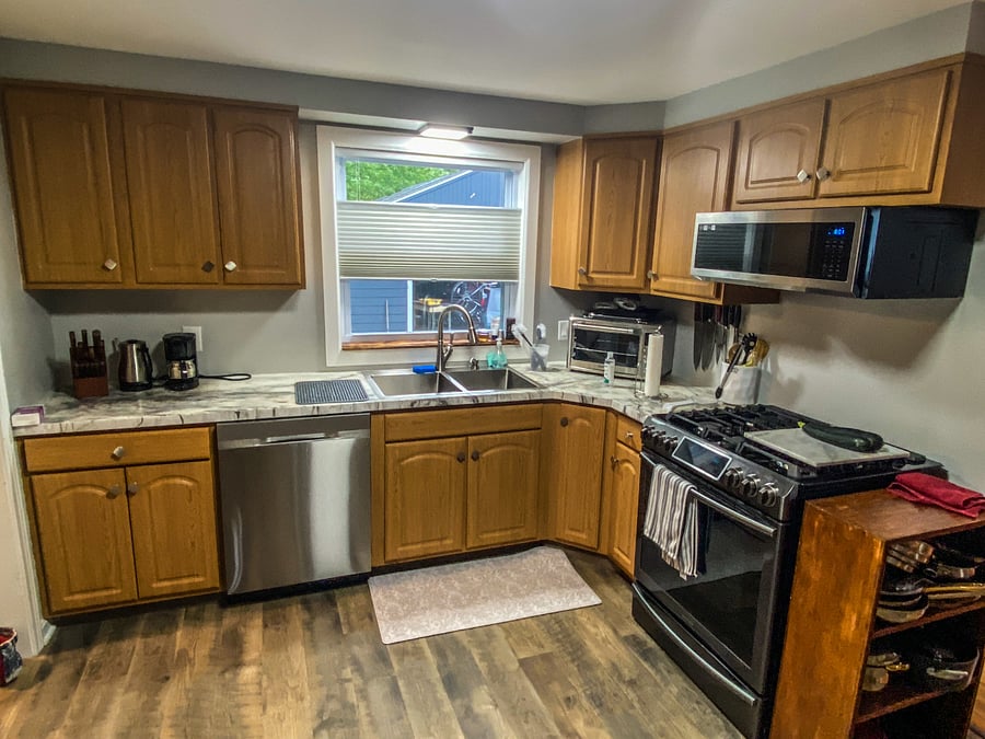 Full Kitchen with Fridge, Stove, Microwave and Dishwasher