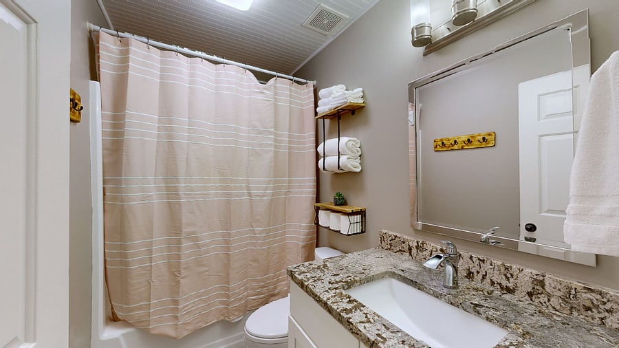 Hall Bath, Shower/Tub Combo, Linens, Granite Counters
