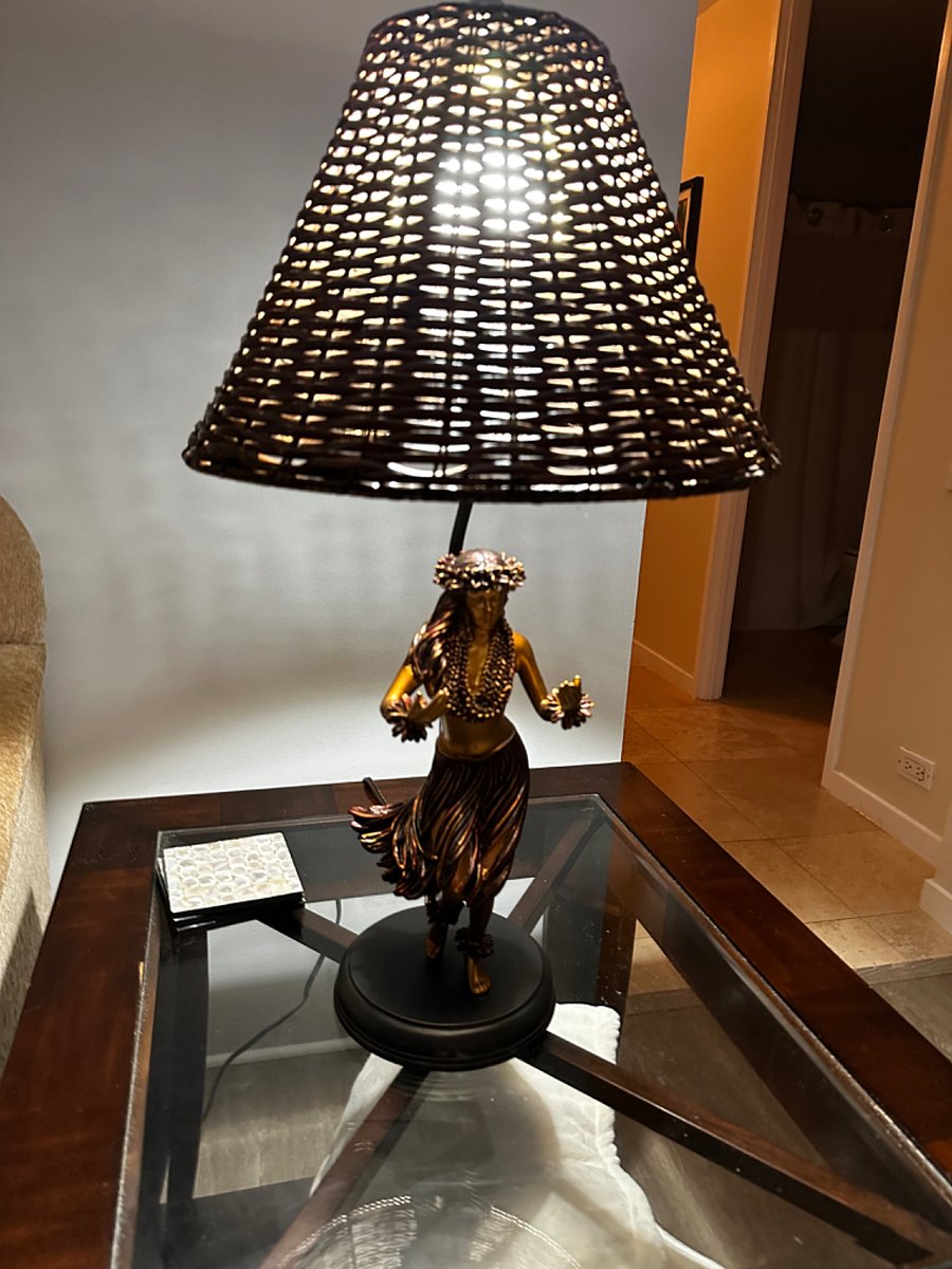Feel the spirit of Aloha with artisan lamps and accents throughout.