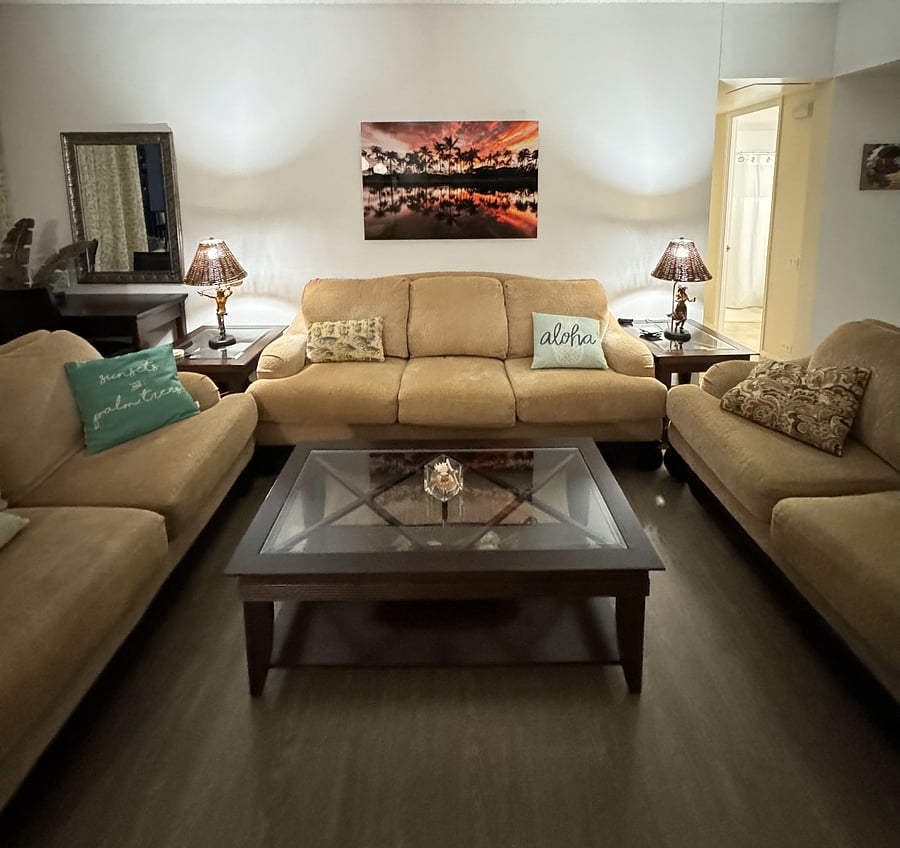 Ample living room seating to enjoy time with your family and friends. Authentic Hawaii decor to immerse yourself in the spirit of Aloha.