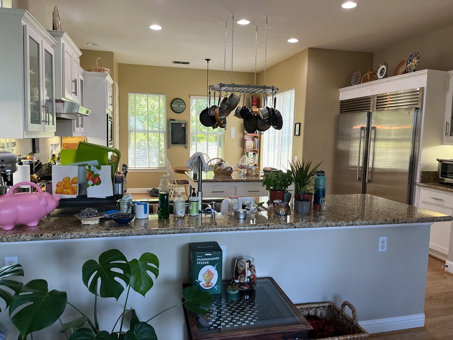 Full kitchen