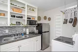 Furnished Finder property 728369_1 photo 4