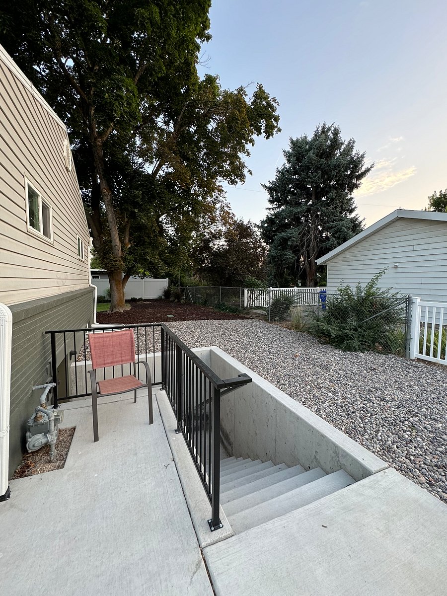 Looking into entrance from front walkway