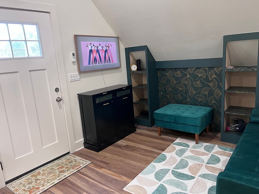 Outfitted with Samsung Frame TV for your viewing pleasure. 