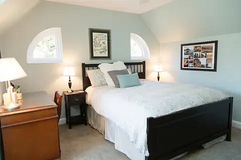 This cozy 2nd bedroom across the hall also has a comfortable queen sized bed.