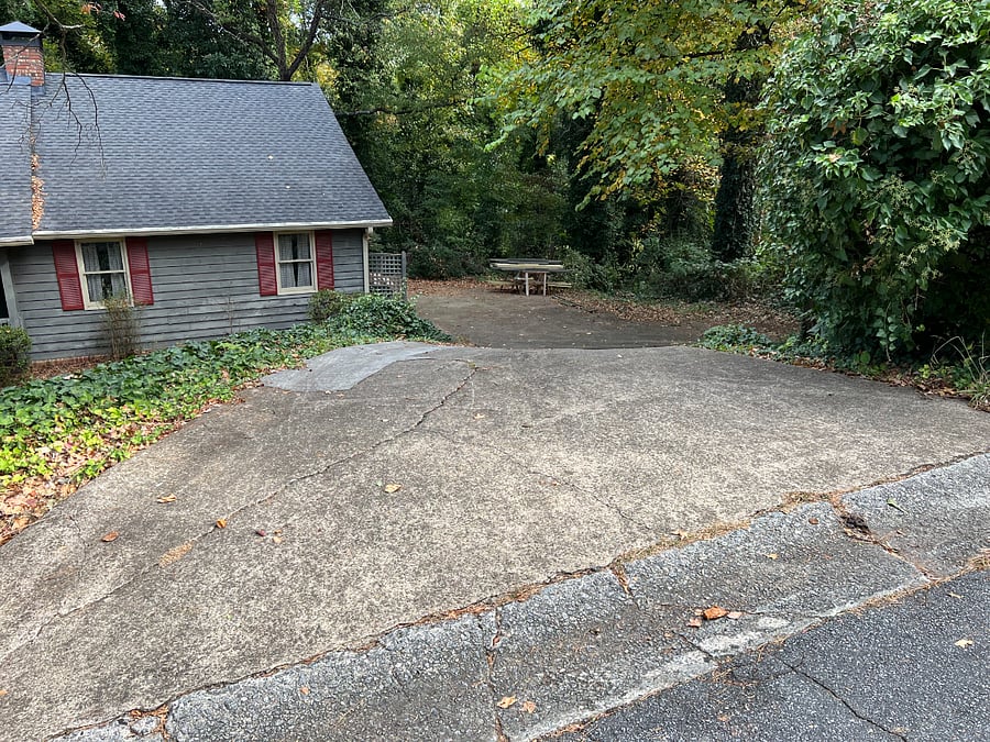 Driveway is a bit steep so use caution coming down / going up.  Helps with making the property secluded!