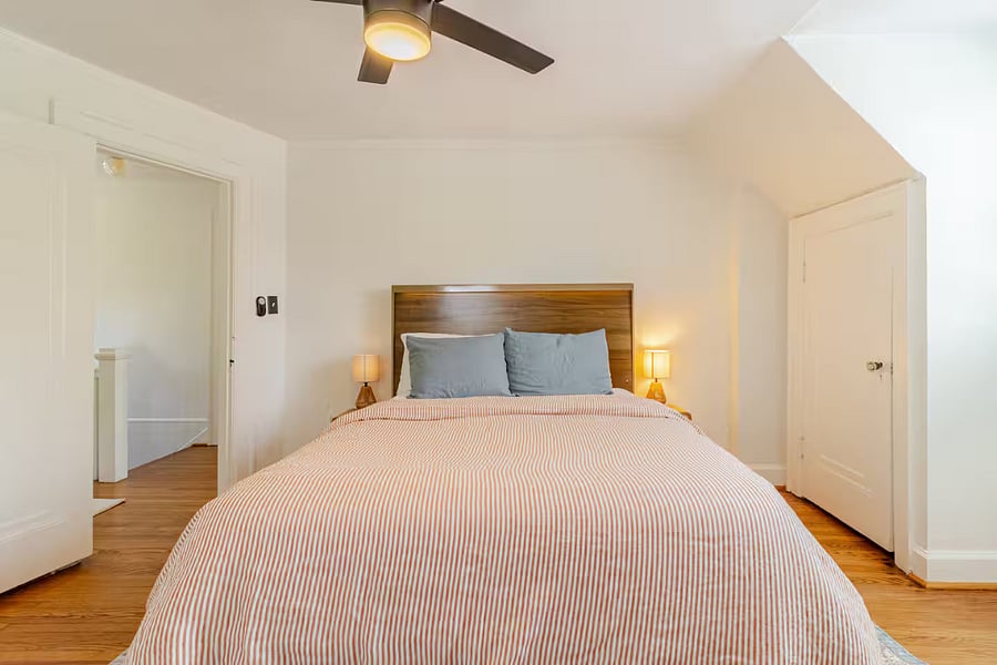 Experience a restful nights sleep in our queen bed, featuring an organic Loom & Leaf mattress. This room offers ample storage space and is also a perfect area for children to play. For your convenience, we provide two luggage racks. 