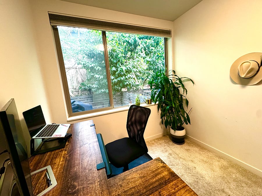 Office/bedroom (can be converted into bedroom)