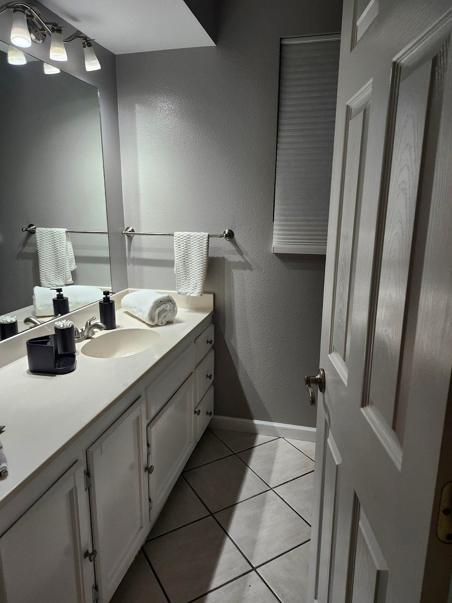 Bathroom (Vanity, Toilet, Shower)