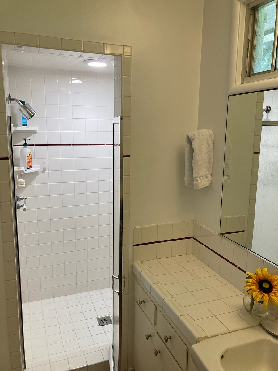 2nd bathroom with stall shower.