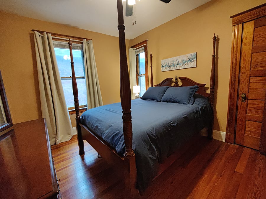 Bedroom 2 with queen bed (2nd floor)