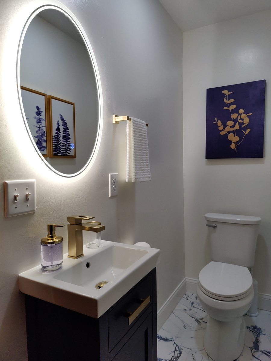 2nd floor half-bath