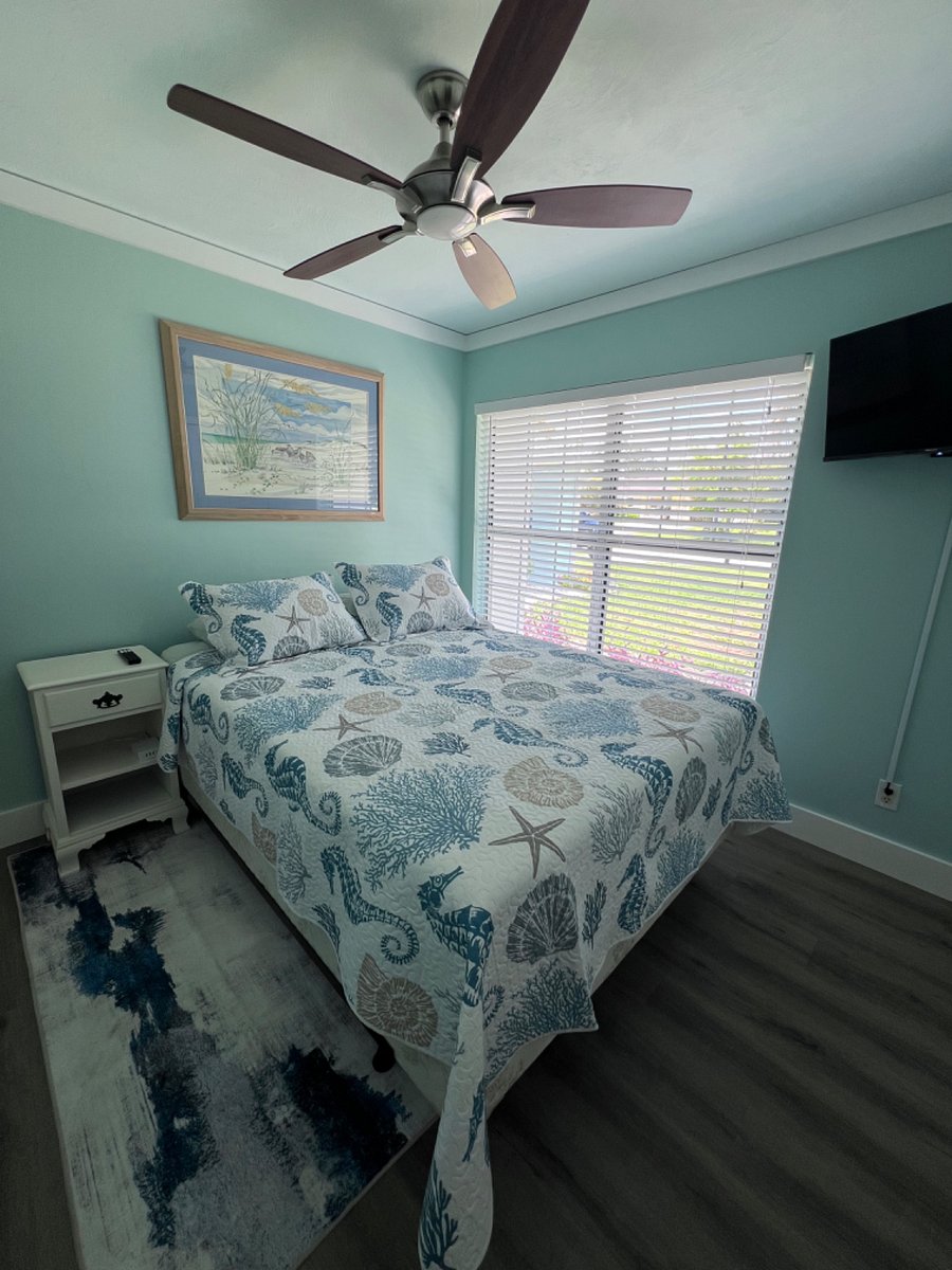 Queen bedroom
