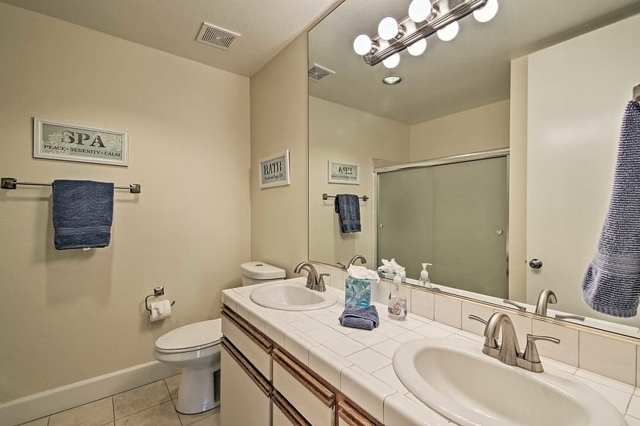 Guest bathroom 