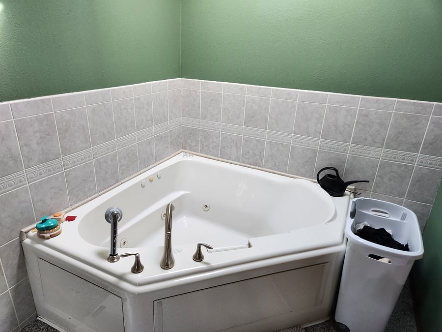 Shared Bathroom between Master and 2nd Bedroom