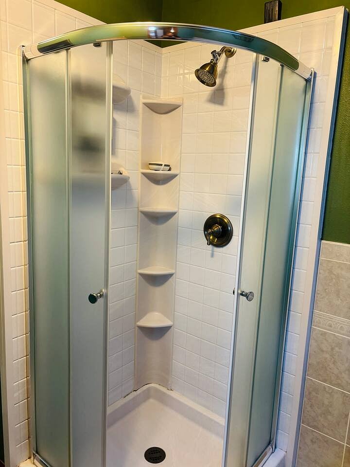 Shared Bathroom between Master and 2nd Bedroom