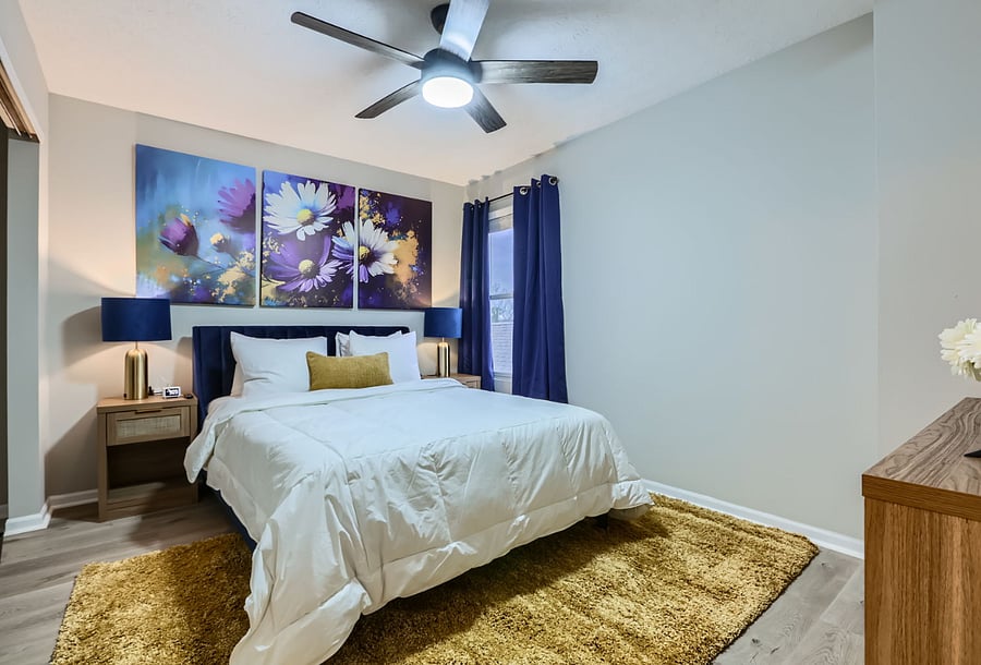 Daisy Deluxe- 2nd level bedroom