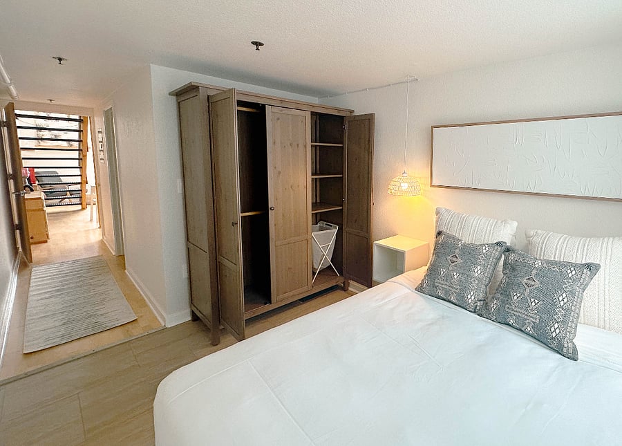 Downstairs Bedroom/ Queen Bed