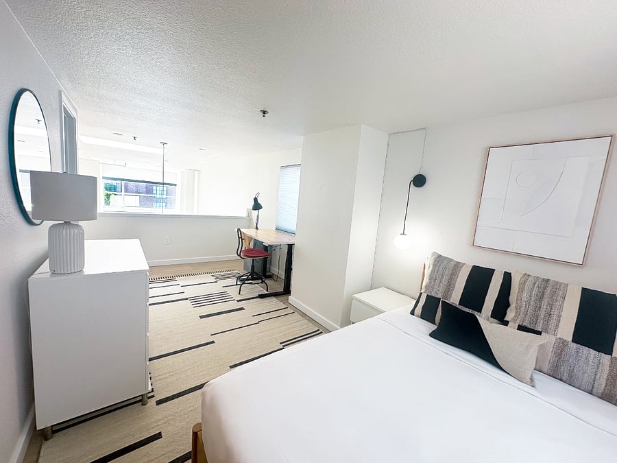Upstairs Bedroom / Full Bed, Electric Standing desk, Large closet, Full Bath