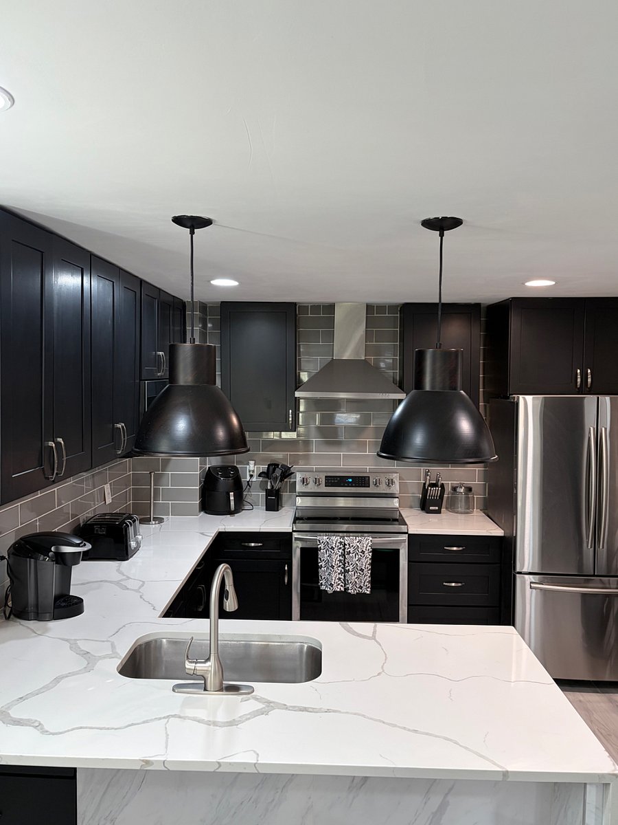 Full sized Kitchen with full sized refrigerator-ice makerQuart, garbage disposal, dishwasher, microwave, electric stovetop and oven.