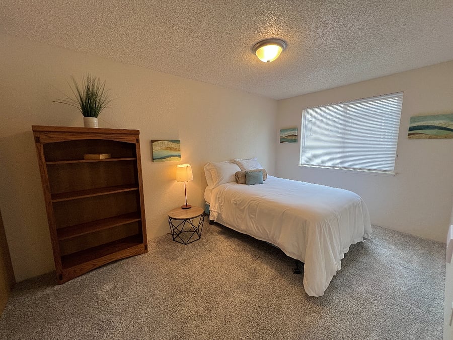 Second bedroom.
