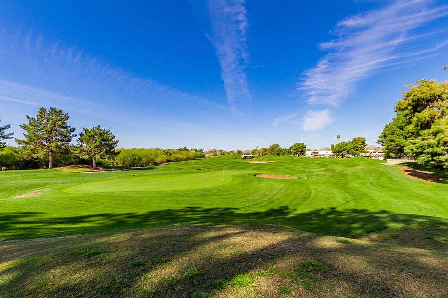 Stone Creek golf course- 2 min walk