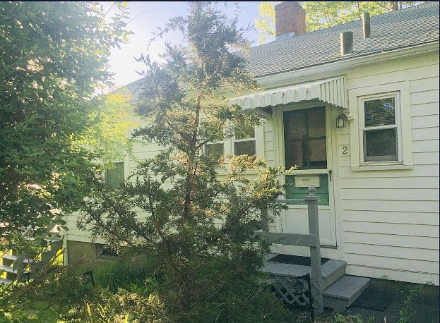 Entrance to kitchen from Driveway, easy grocery load in....