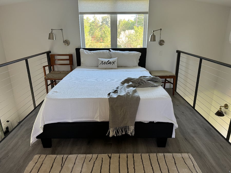 Main Queen bed 