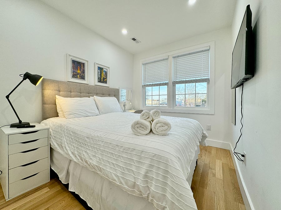 Bedroom A with Queen size bed