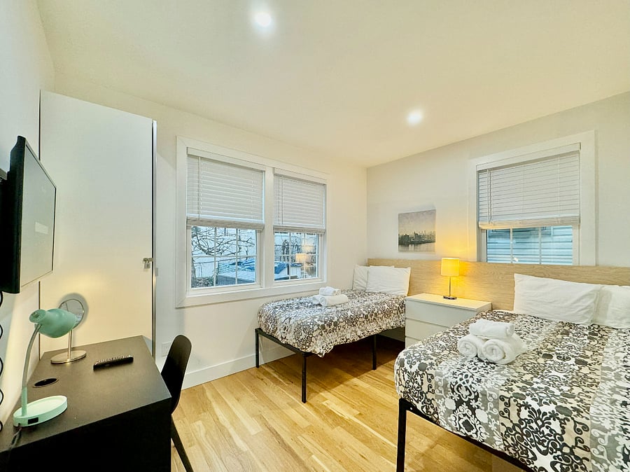 The bedroom C of the 1st floor apartment and 2nd floor apartment