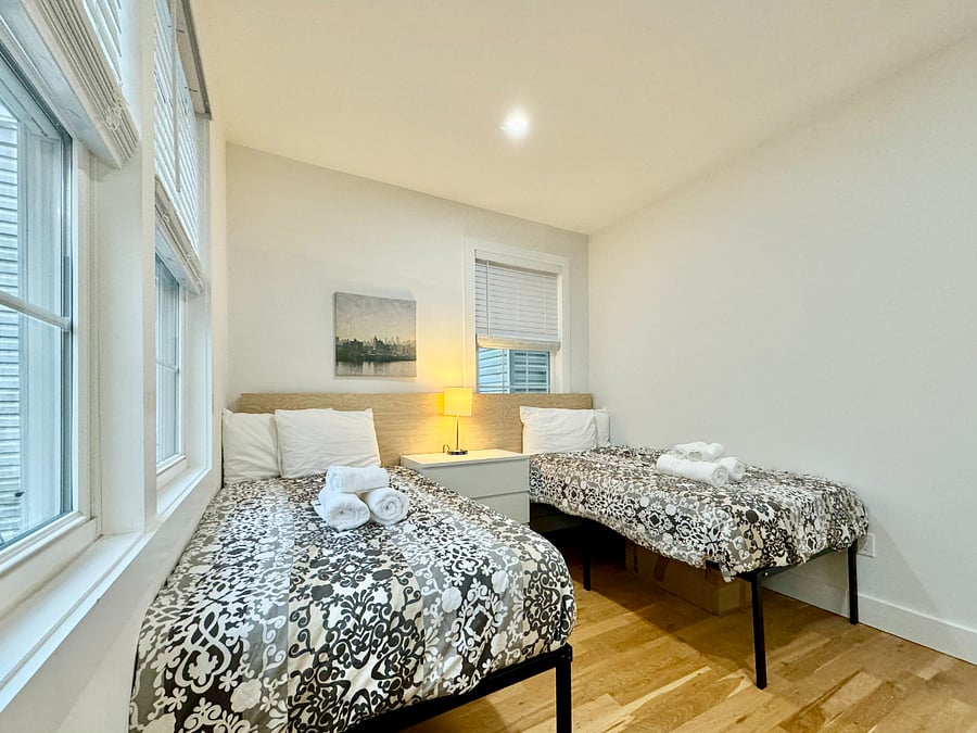 The bedroom C of the 1st floor apartment and 2nd floor apartment
