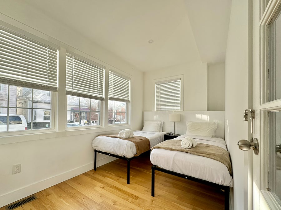 1st floor apartment bedroom D