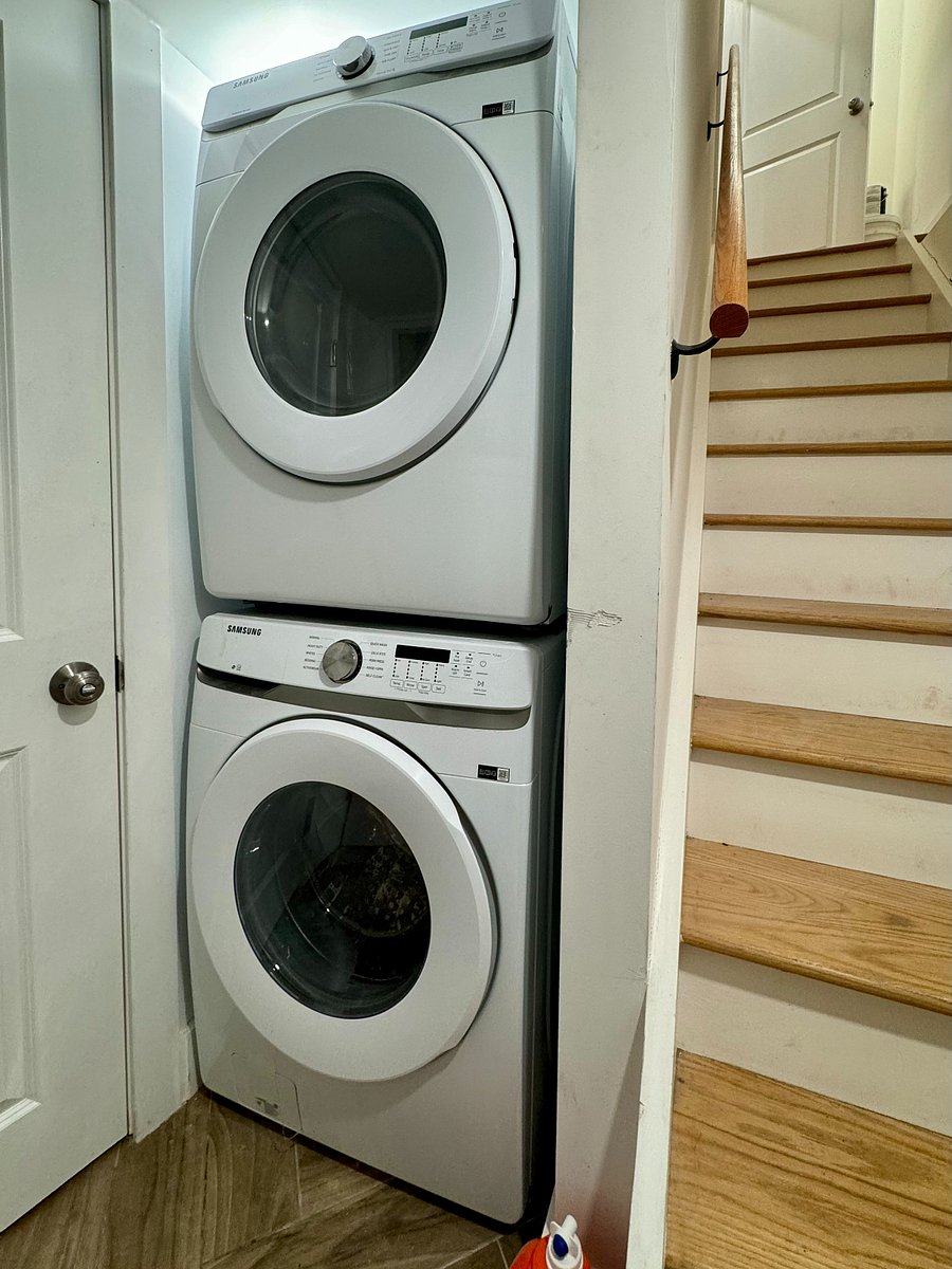 1st floor apartment Washer & Dryer