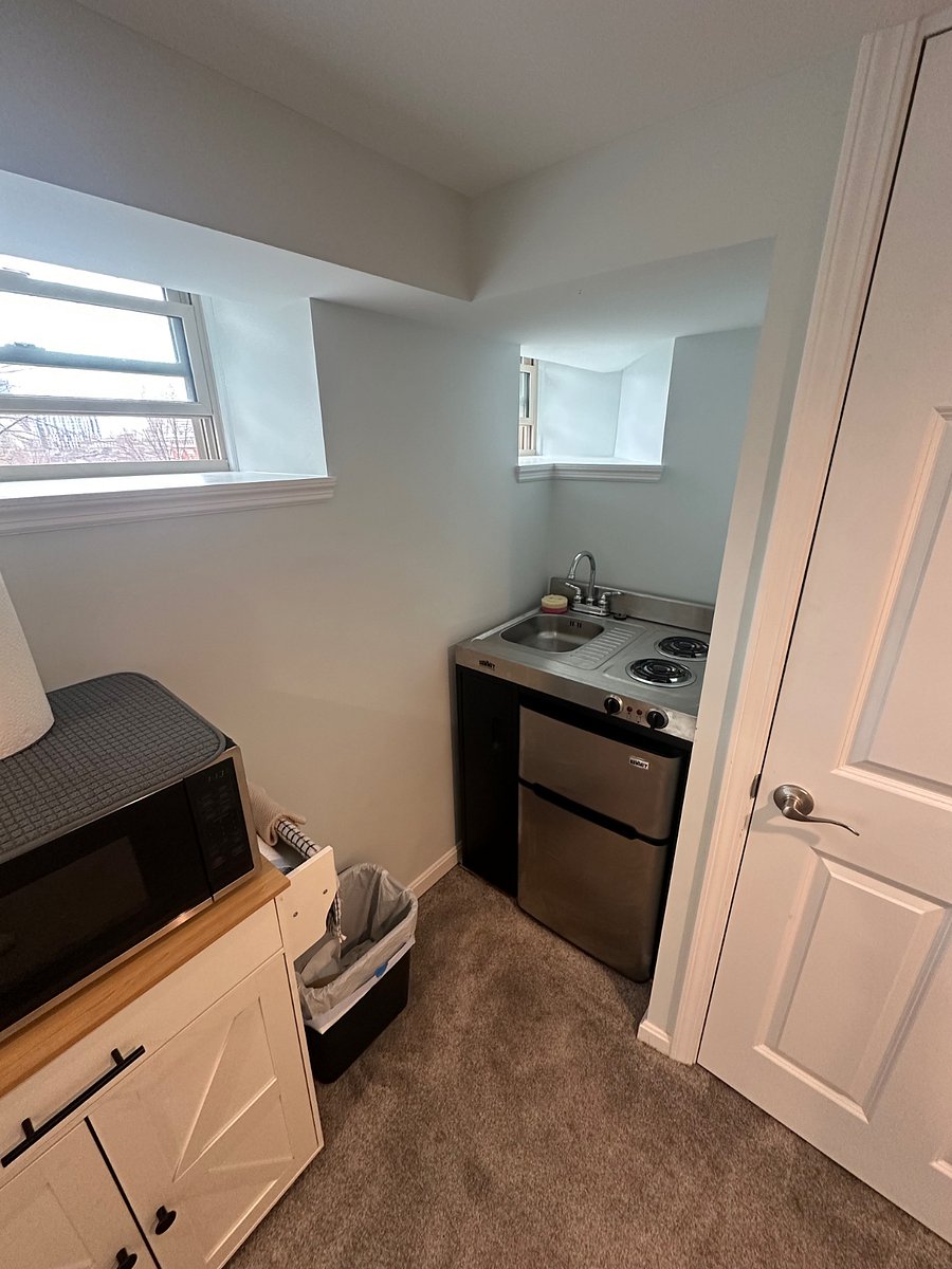 Kitchenette and microwave 