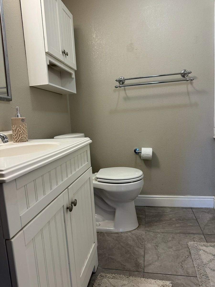 Bathroom #1 (full bath)