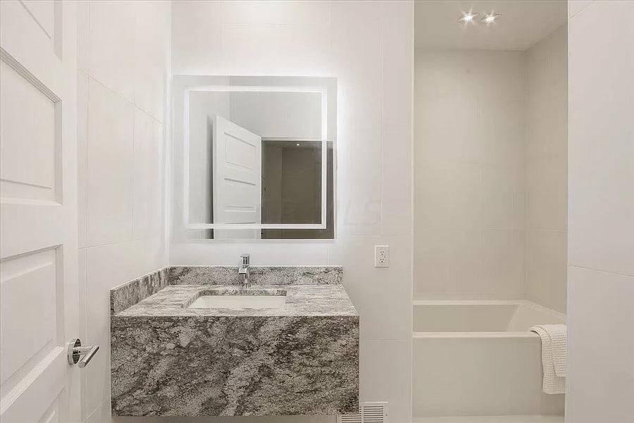 2nd full bathroom with oversized tub