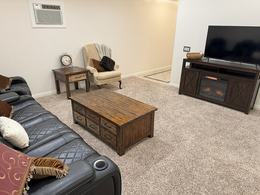 Coffee Table lifts up with 3 bottom drawers sliding out each way