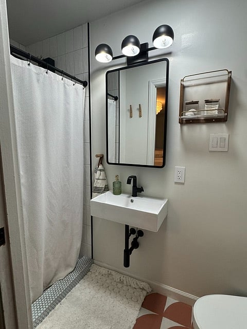 En-suite bathroom.