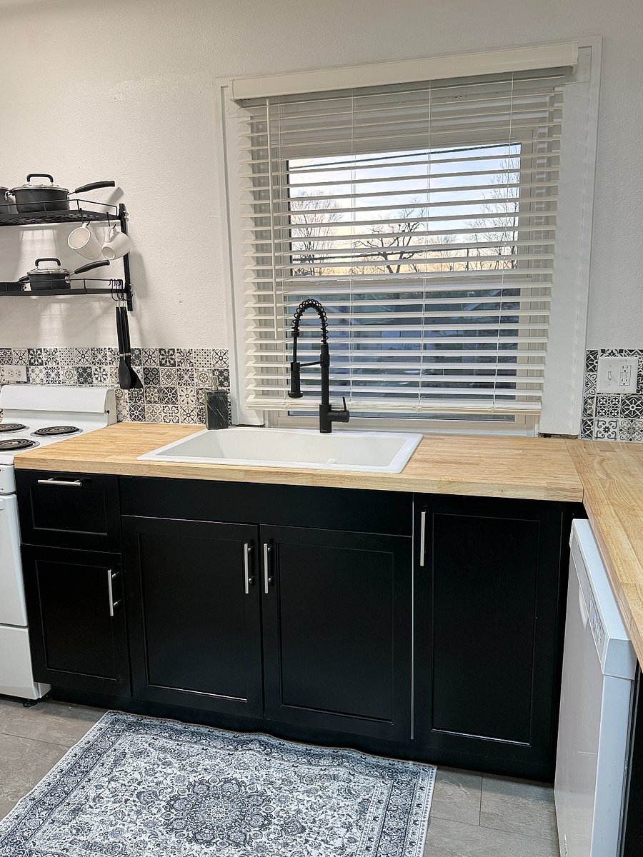 Large full size sink!