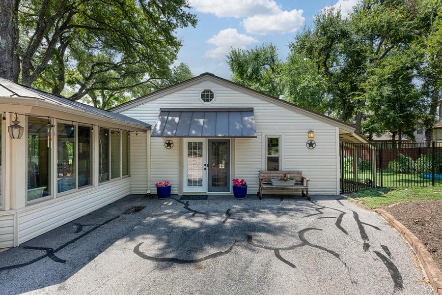 Studio Apartment on 3-acre estate grounds