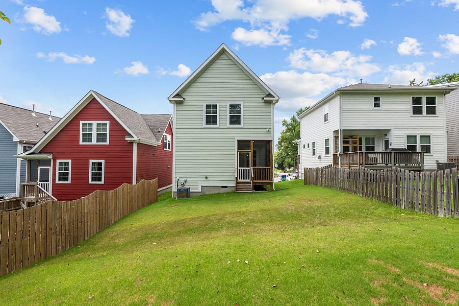 Large fully fenced backyard great for kids to play in