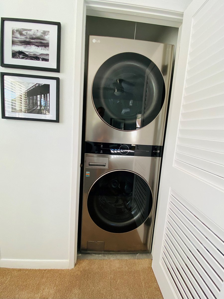 Laundry center