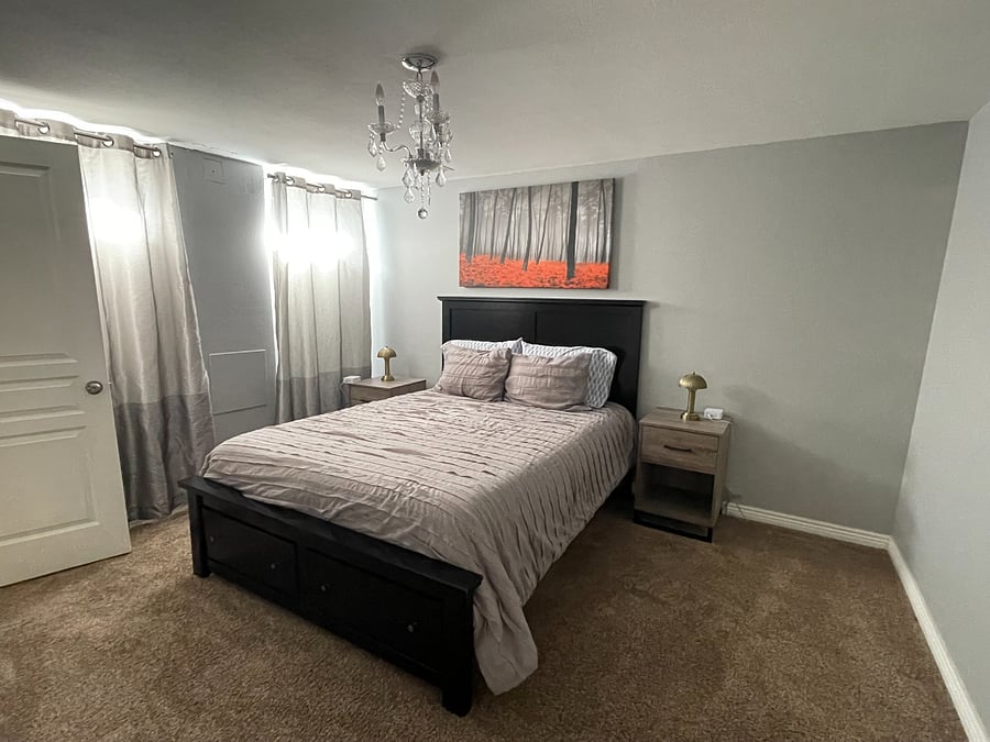 Basement bedroom (1 Queen)