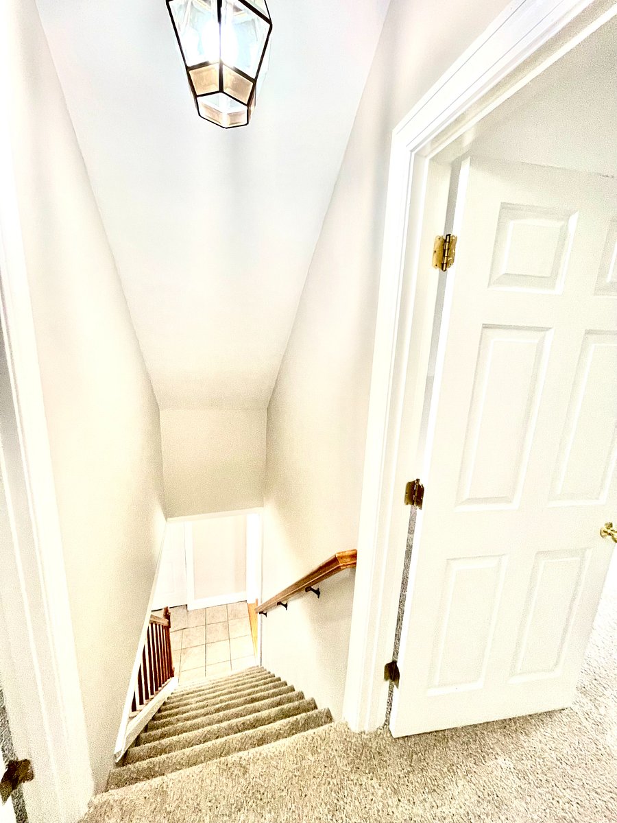 stairs to downstairs