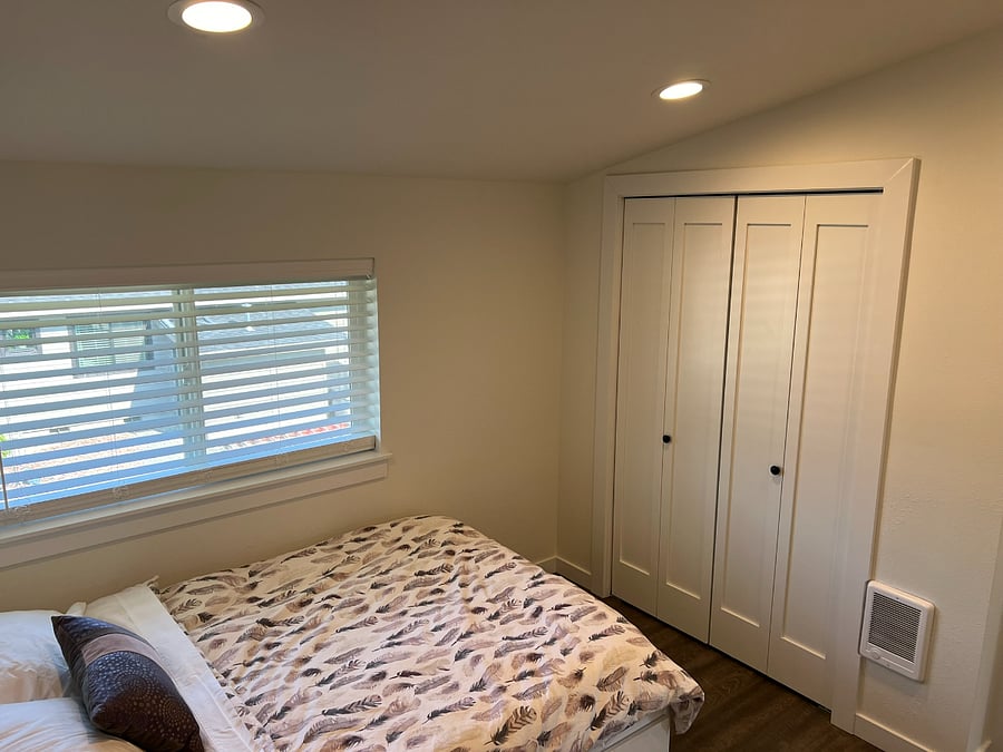 Reach in closet in second bedroom