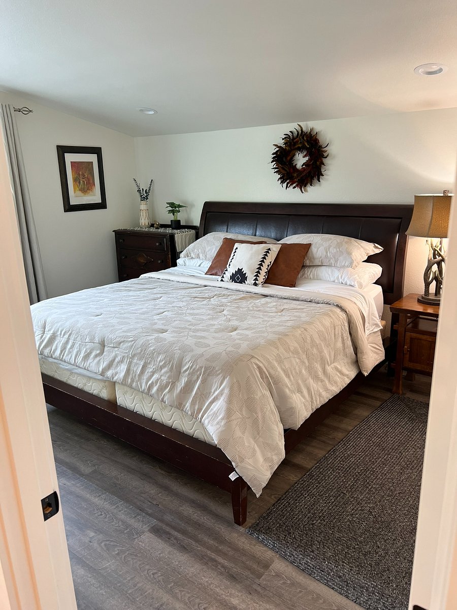 First bedroom with king size bed with Casper memory foam mattress.  Premium 800 thread count cotton sheets.