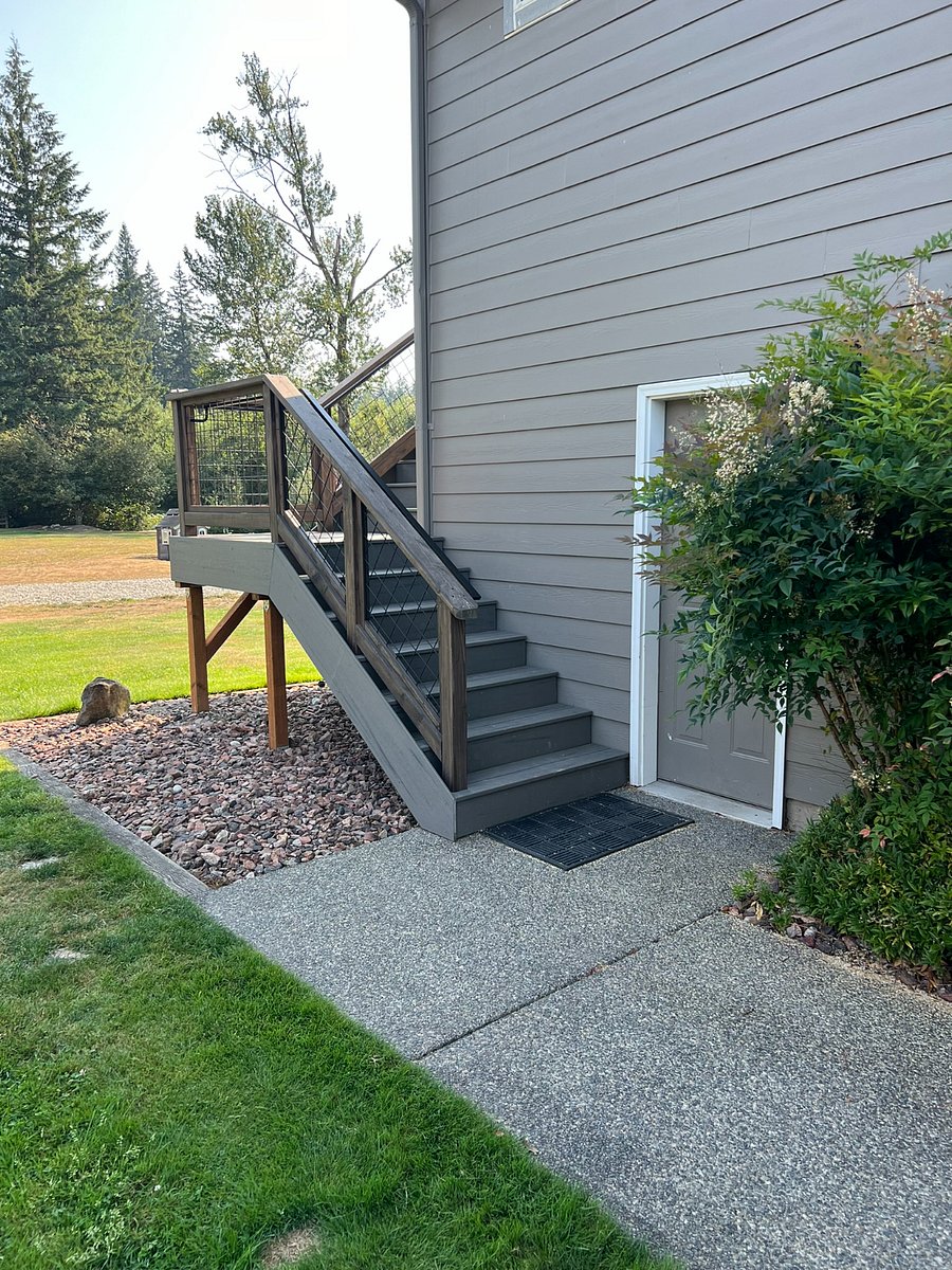 Stairs up to unit
