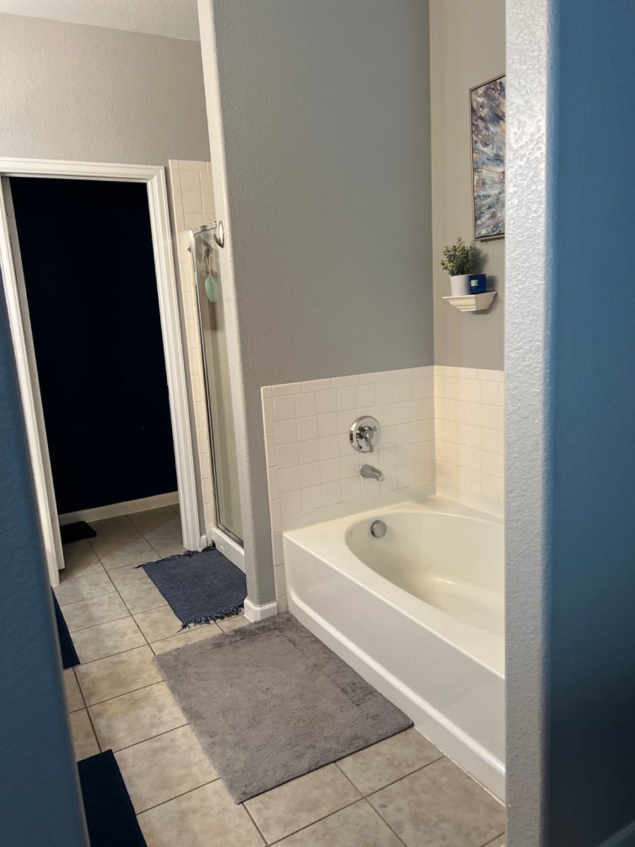 Mast bath tub and shower